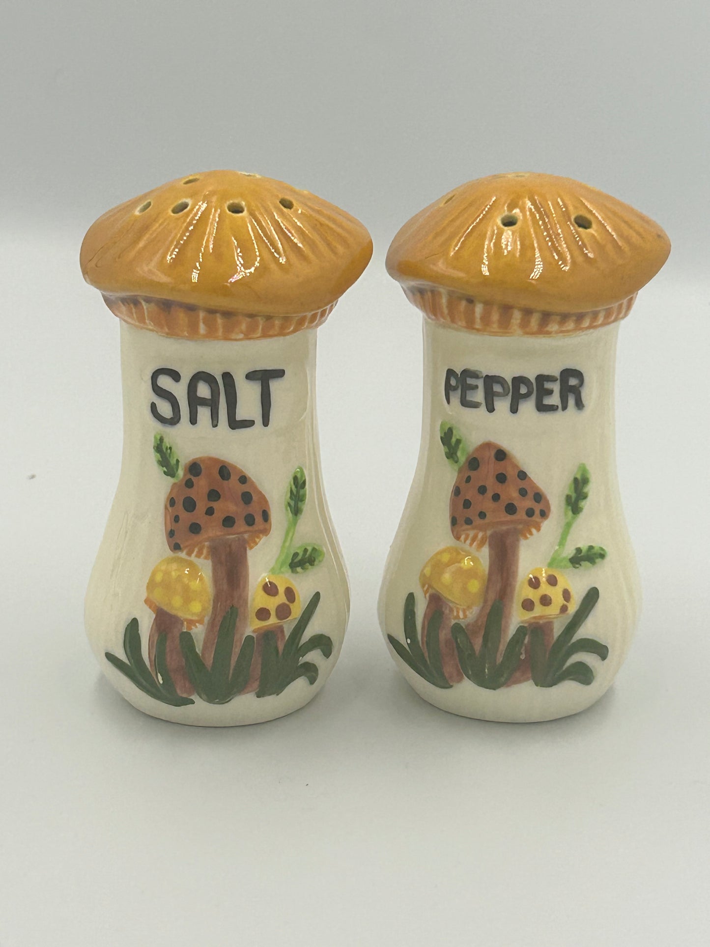 Mushroom salt and pepper shakers